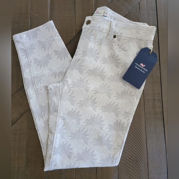 NWT Vineyard Vines Womens Flower Eyelet Printed Gray/White Denim Skinny Jeans - Picture 1 of 13
